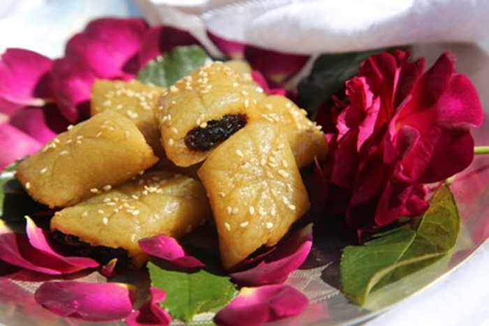 an image of Maqrūt which are Fried diamonds with dates and walnuts 