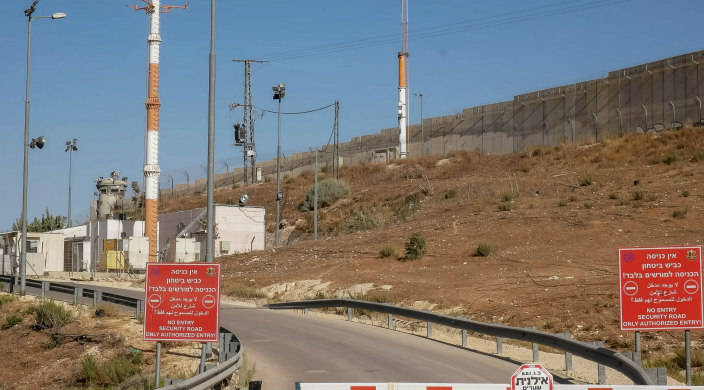 Israeli checkpoint between Israel and the West Bank