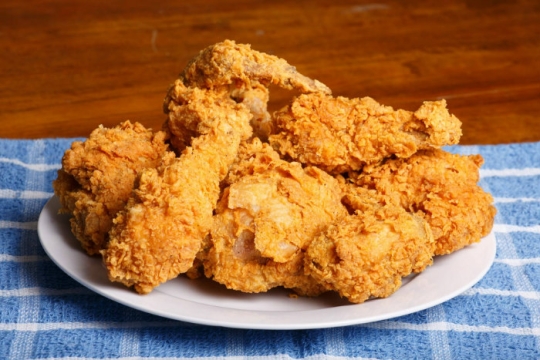 Plate of fried chicken on a blue kitchen towel