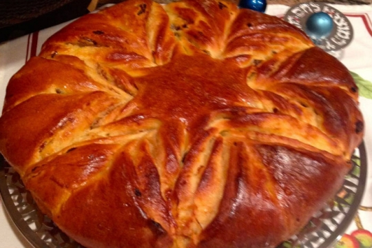 Round challah with the shape of a star on top