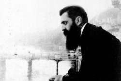 Black and white image of Theodor Herzl leaning over the balcony of a conference center in Switzerland