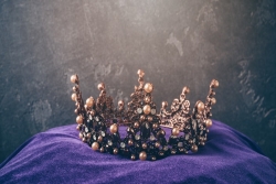purim crown