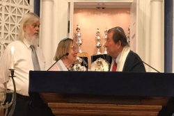 Linda North and her husband, Bruce, with Rabbi Norman Mendel during her conversion ceremony