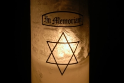 Close up of a Yahrzeit candle 
